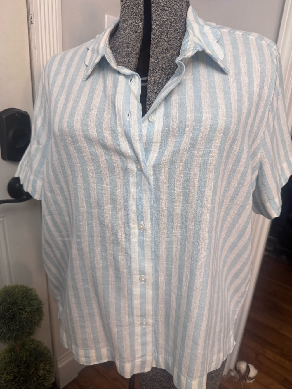 Women's Crown & Ivy Blue and White Striped Button Down Shirt Large